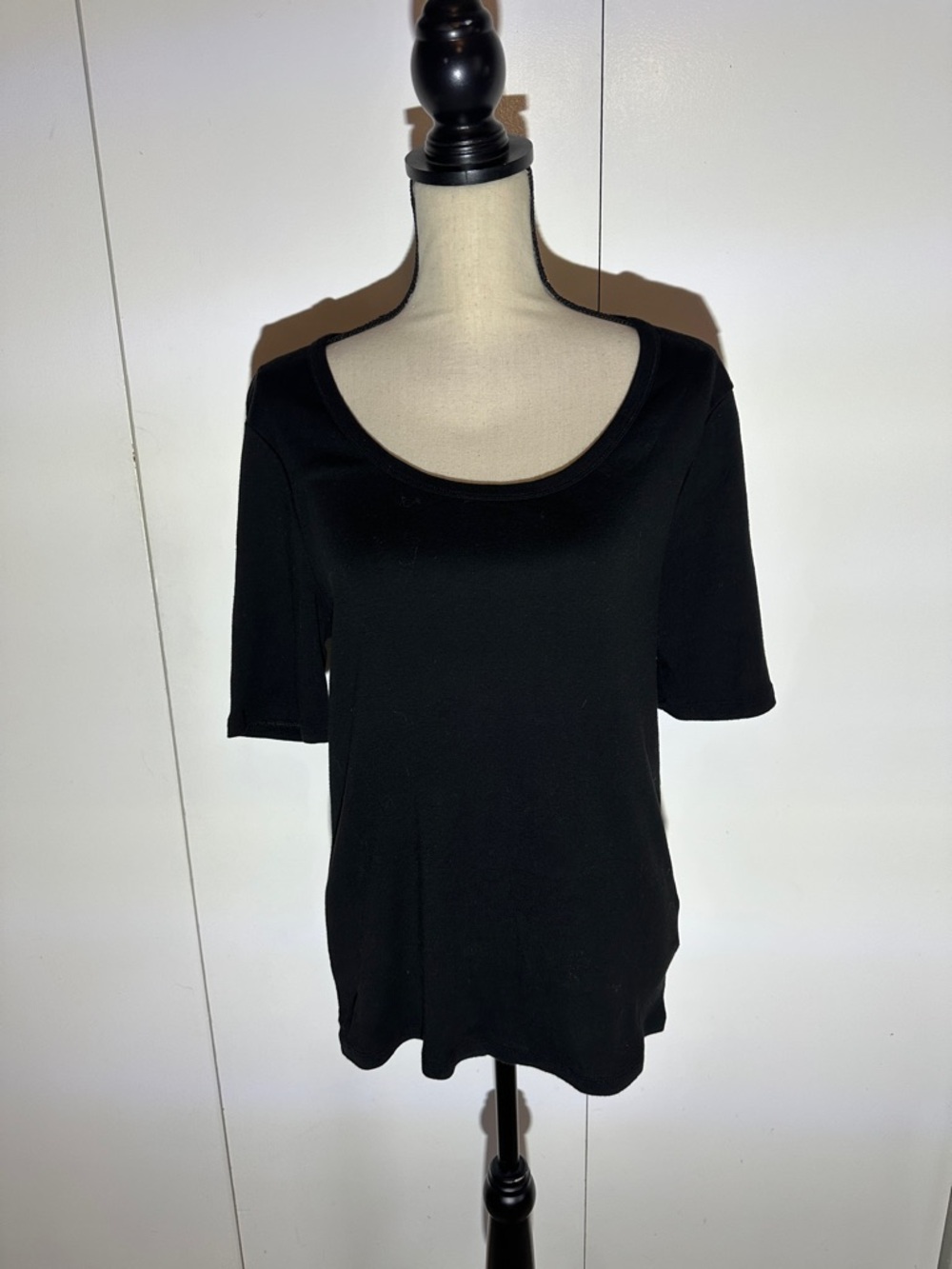 Time and Tru Black Scoop Neck Short Knit T-shirt Sleeve Top